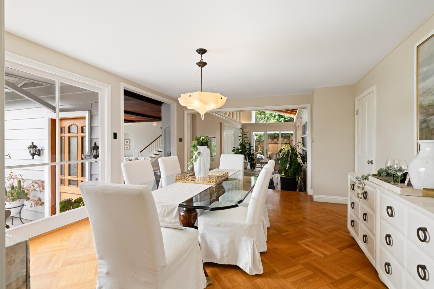 154 Los Robles DR