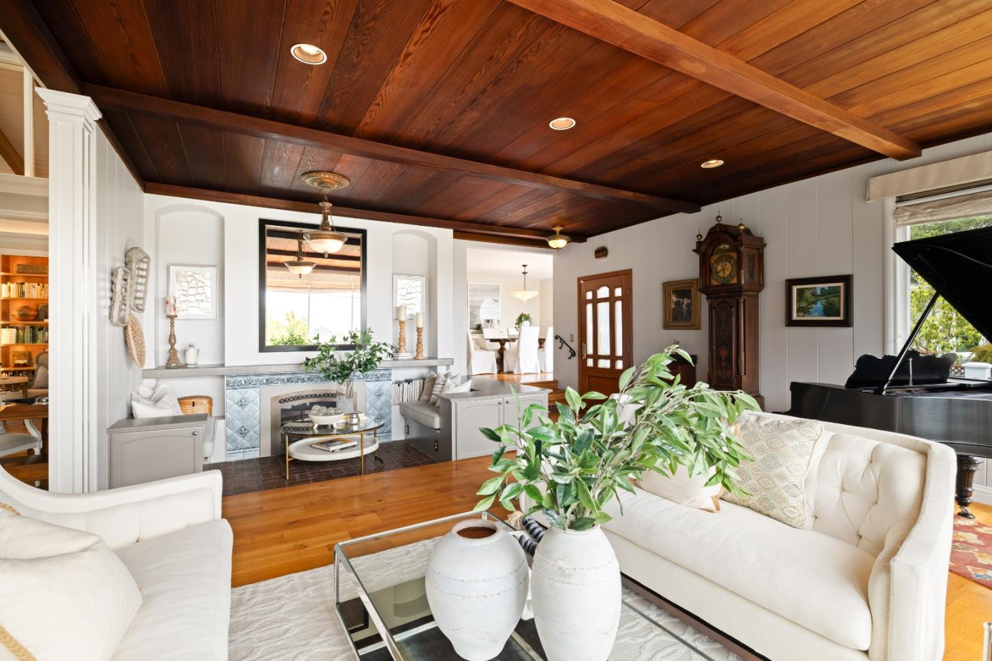154 Los Robles DR