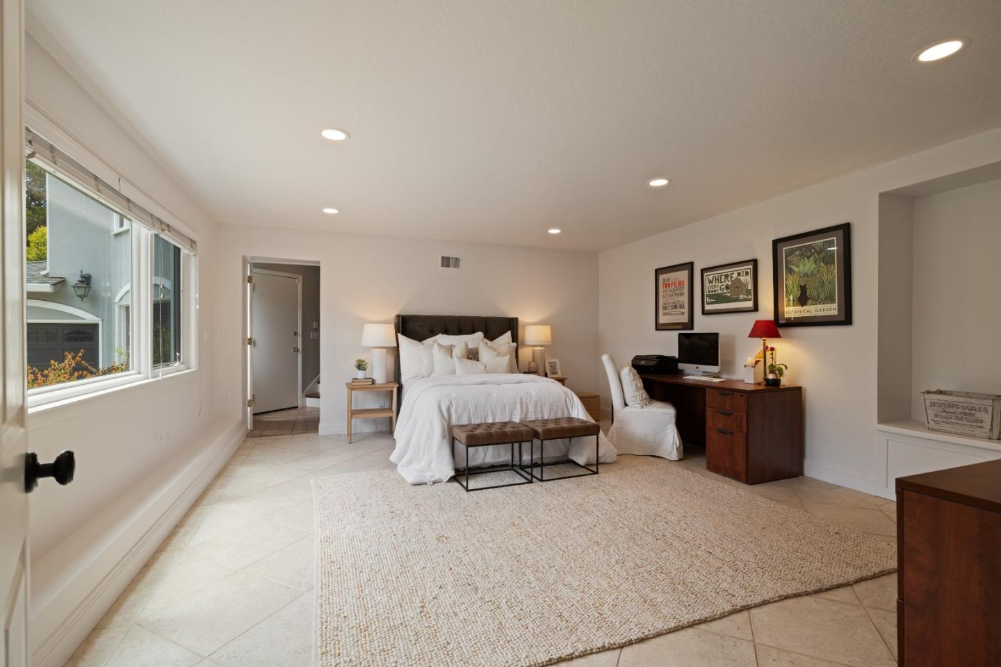 154 Los Robles DR