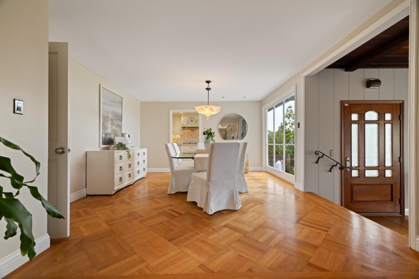 154 Los Robles DR
