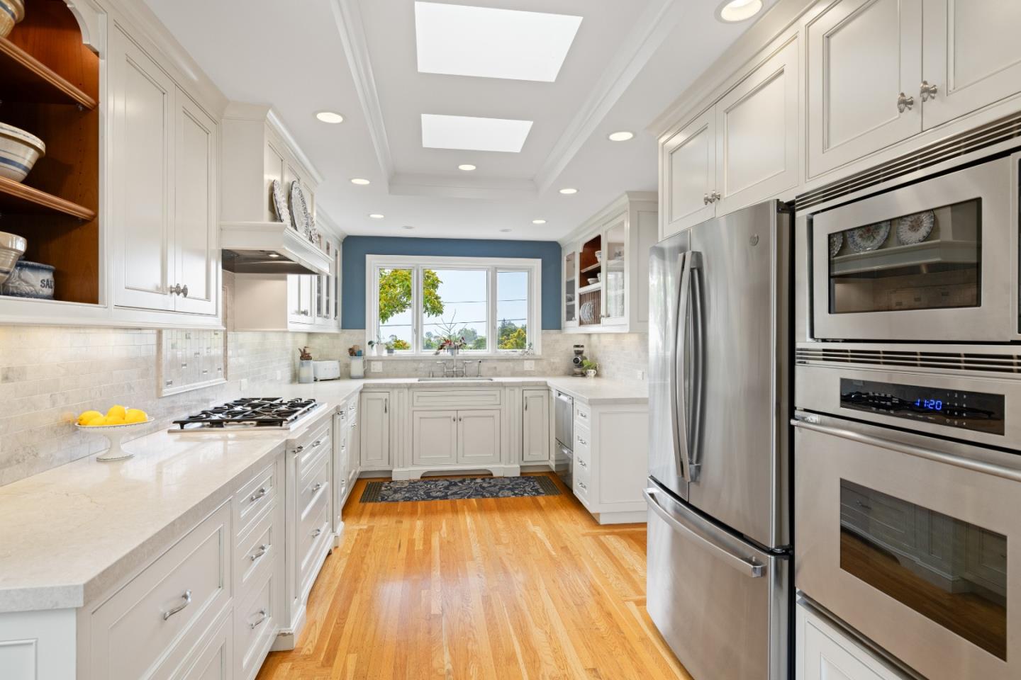154 Los Robles DR