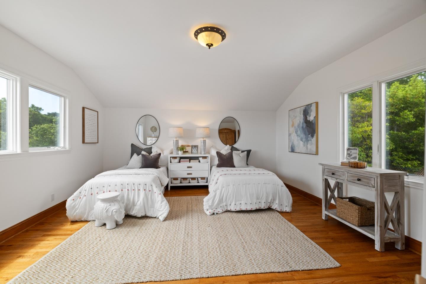 154 Los Robles DR