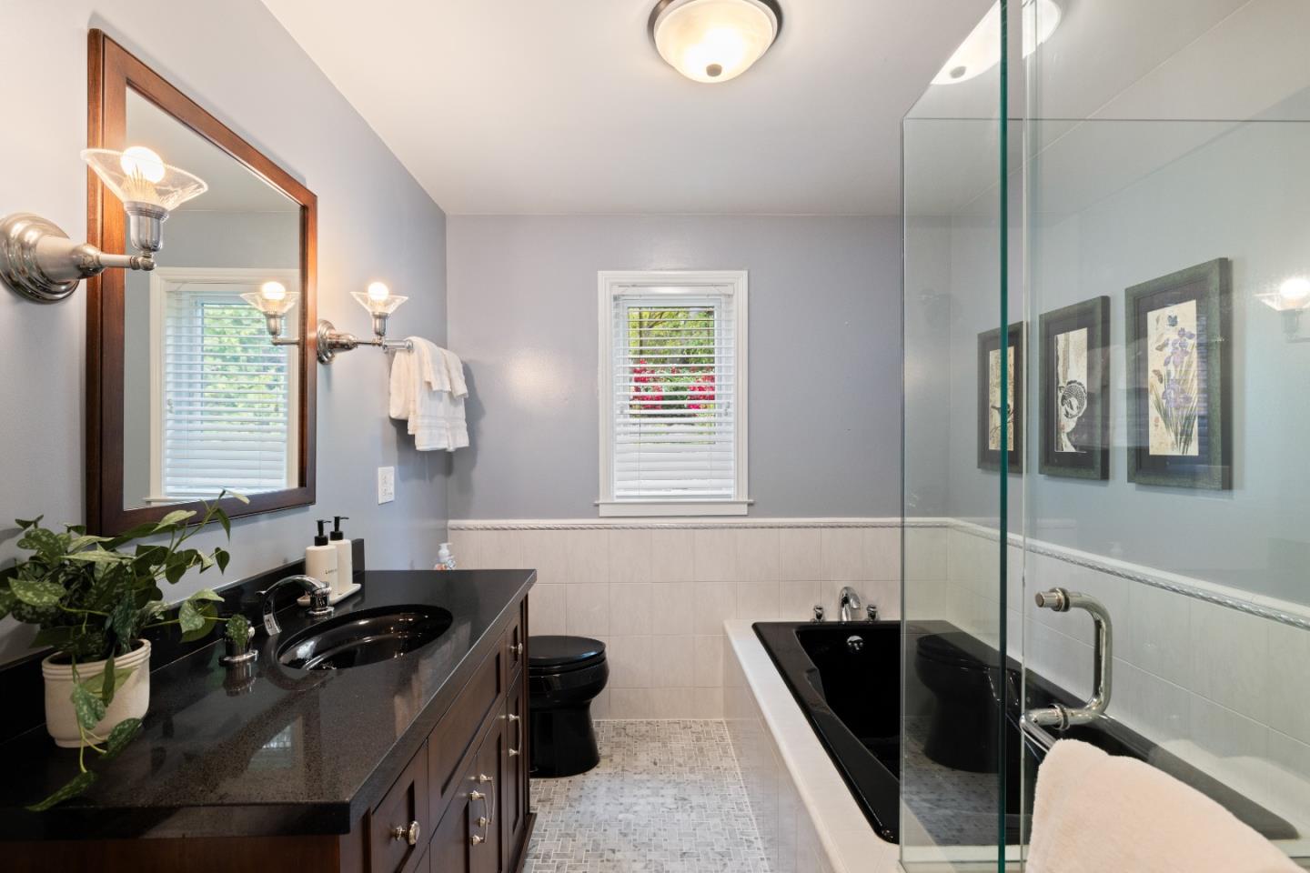 154 Los Robles DR