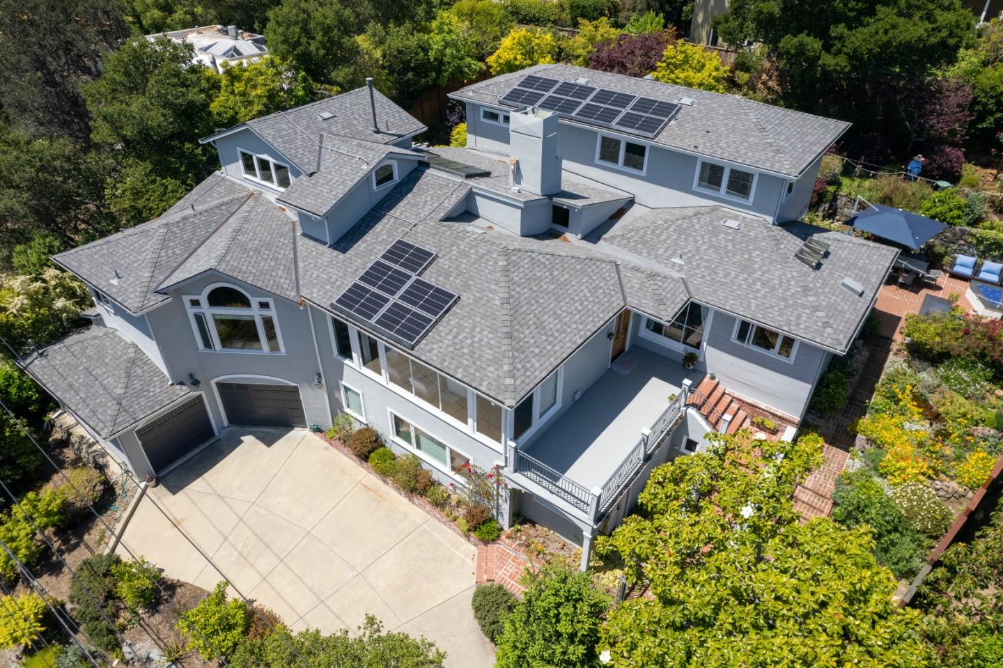 154 Los Robles DR