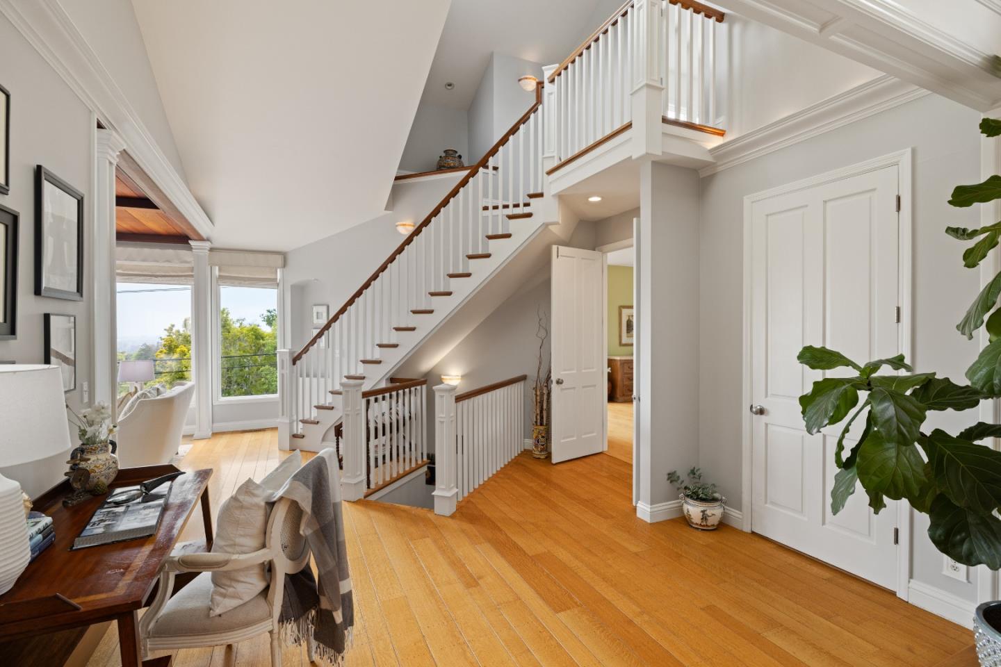 154 Los Robles DR