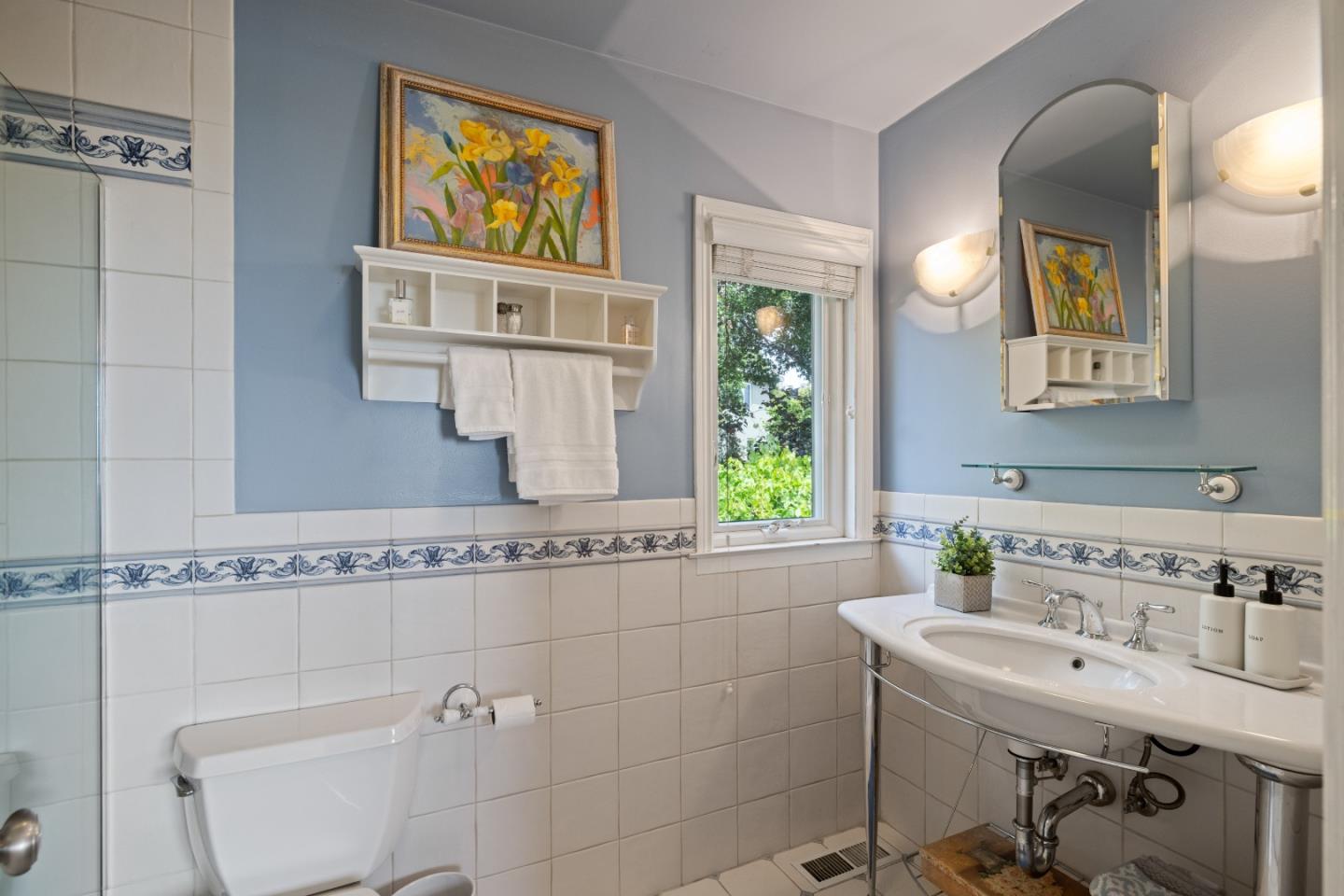 154 Los Robles DR