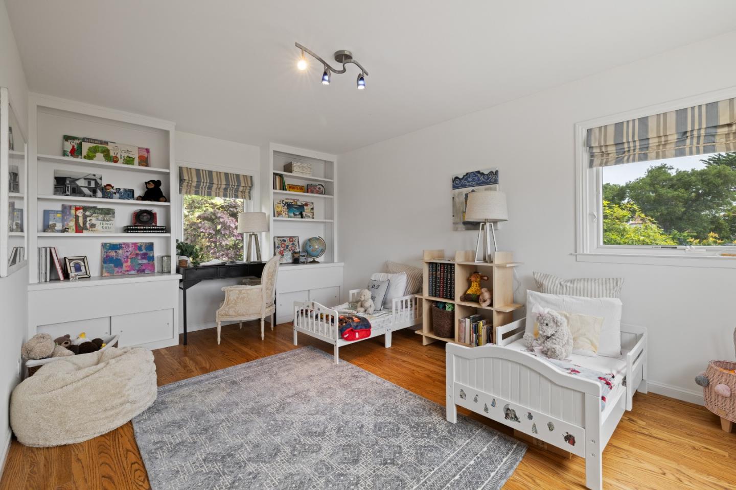 154 Los Robles DR