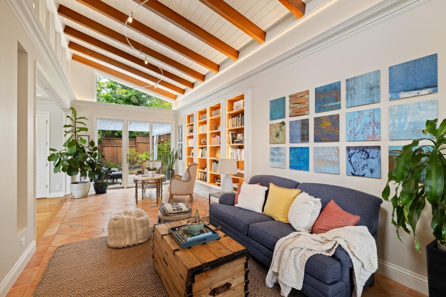 154 Los Robles DR