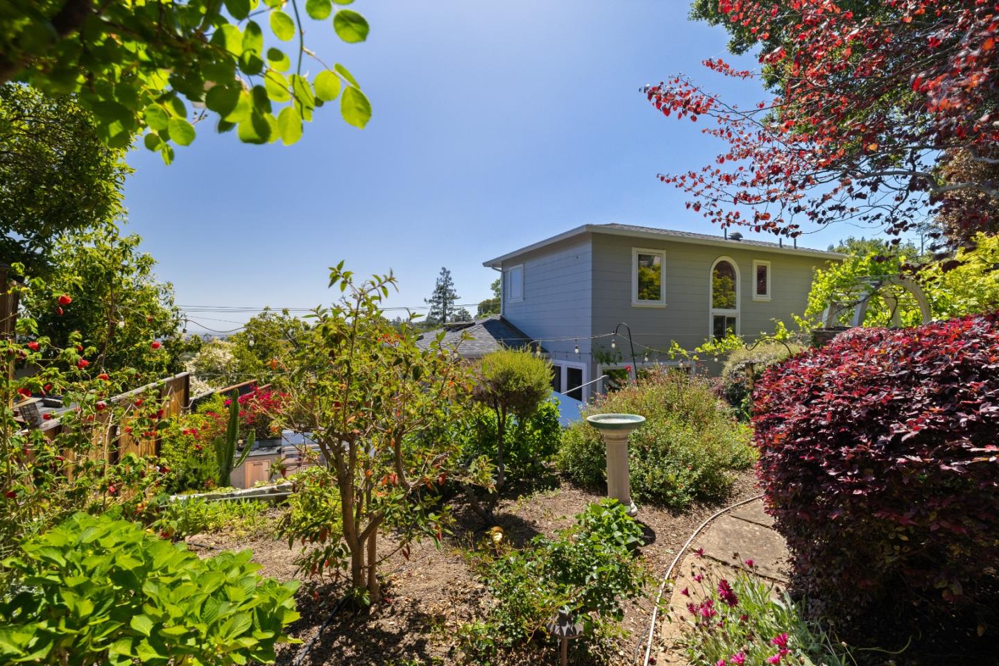 154 Los Robles DR