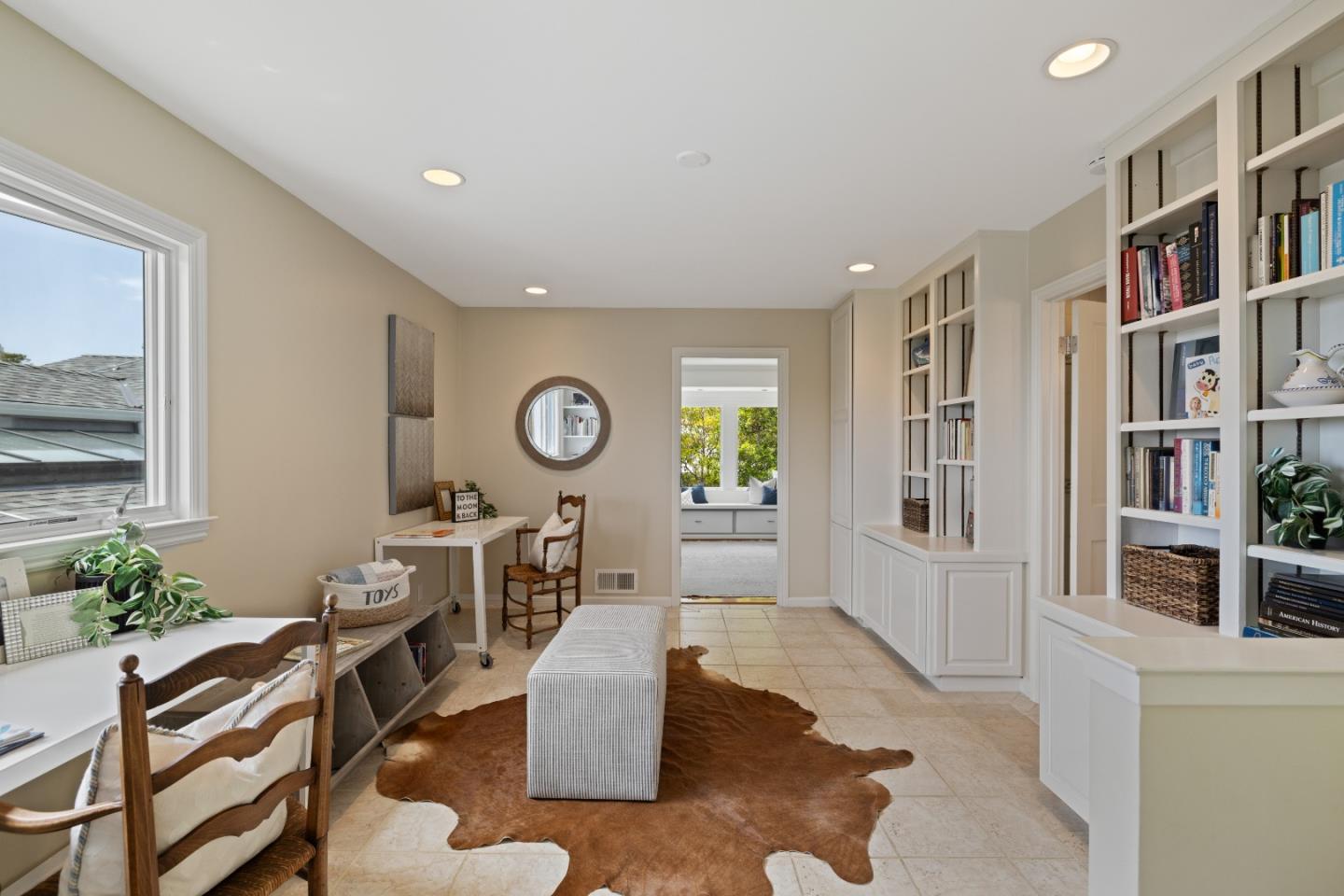 154 Los Robles DR