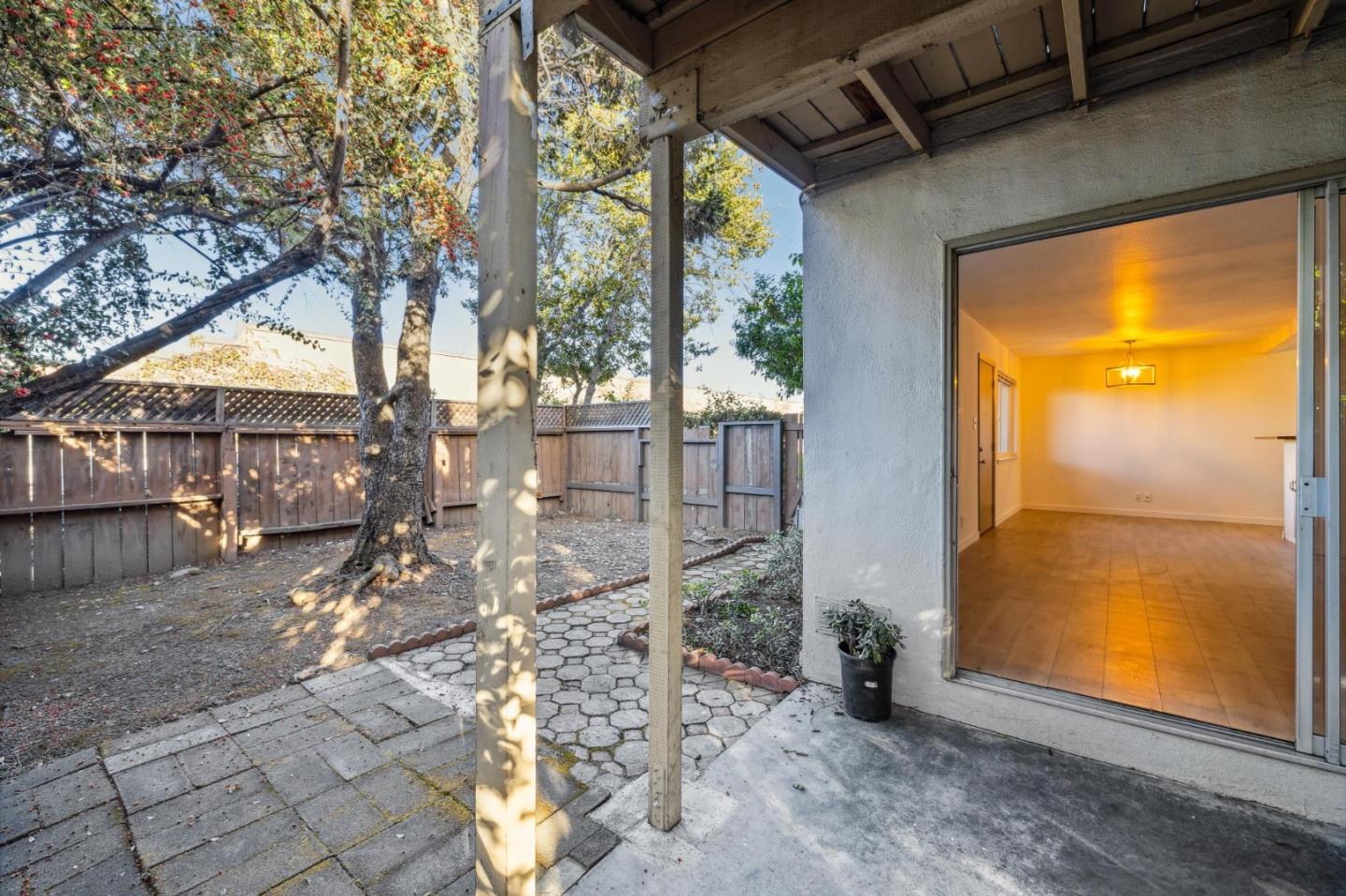 900 Toyon DR