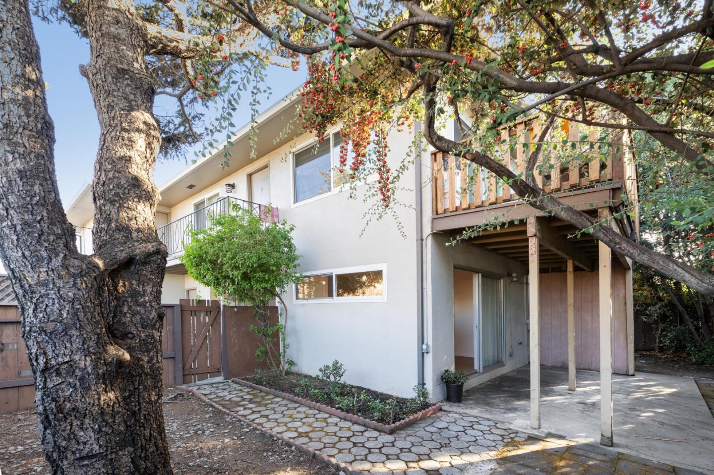 900 Toyon DR