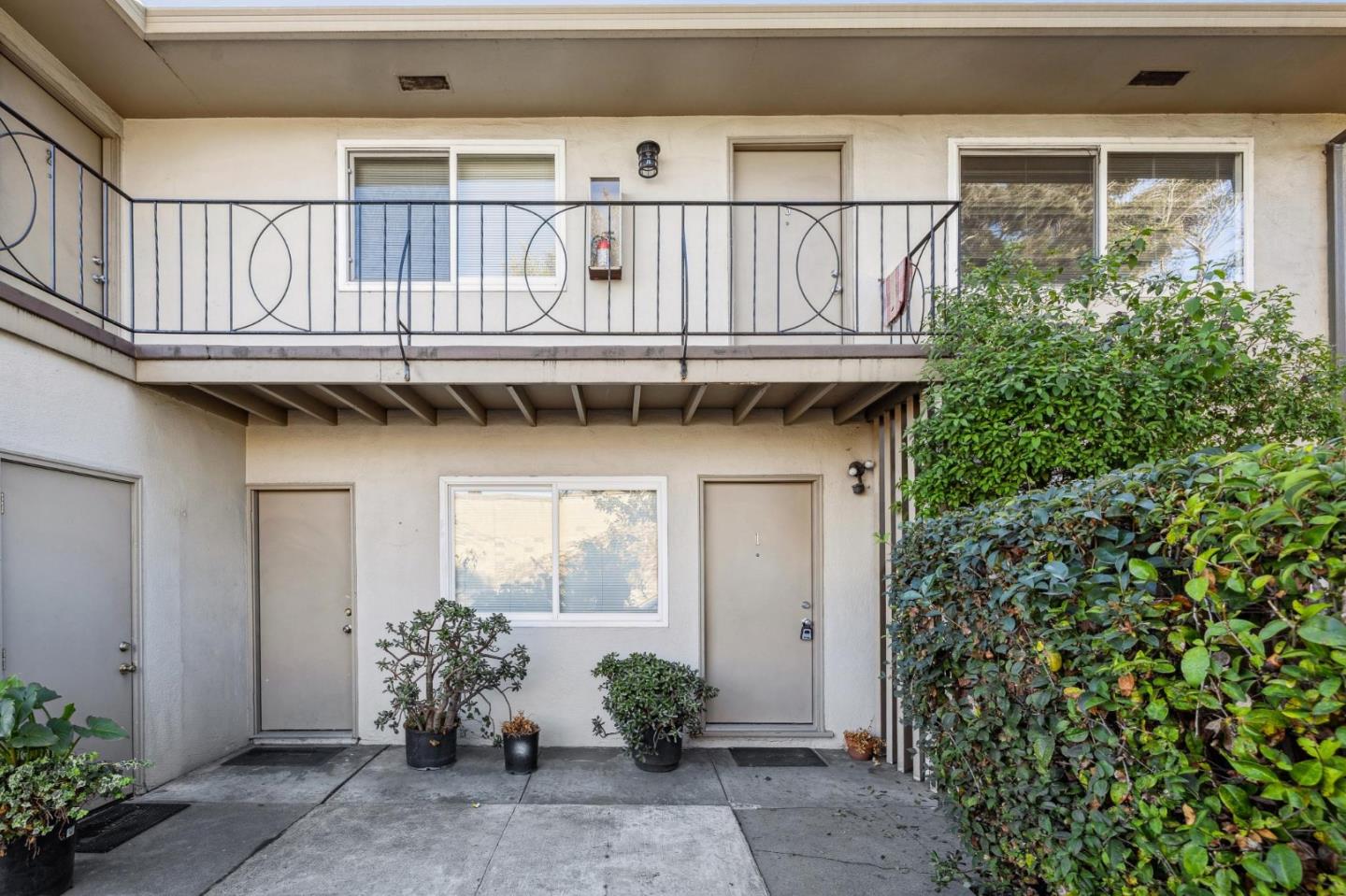 900 Toyon DR