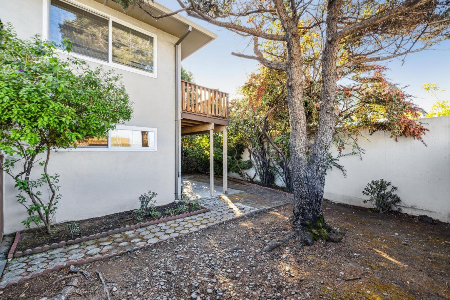 900 Toyon DR