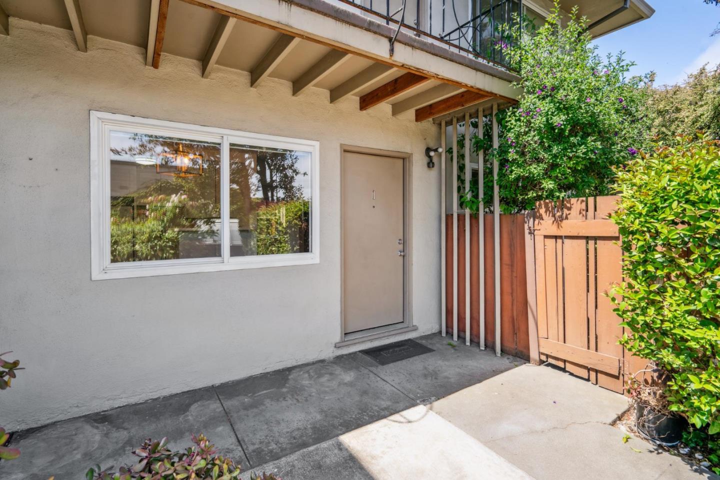 900 Toyon DR