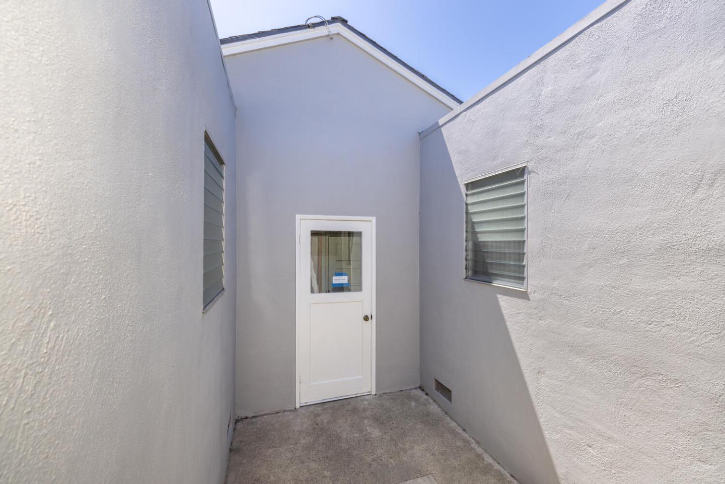 1648 Oak AVE