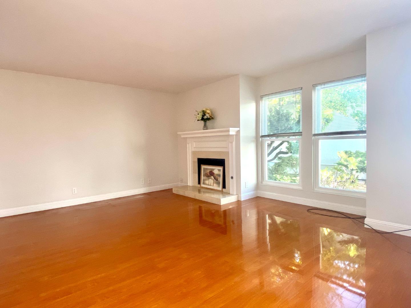982 Marquette LN