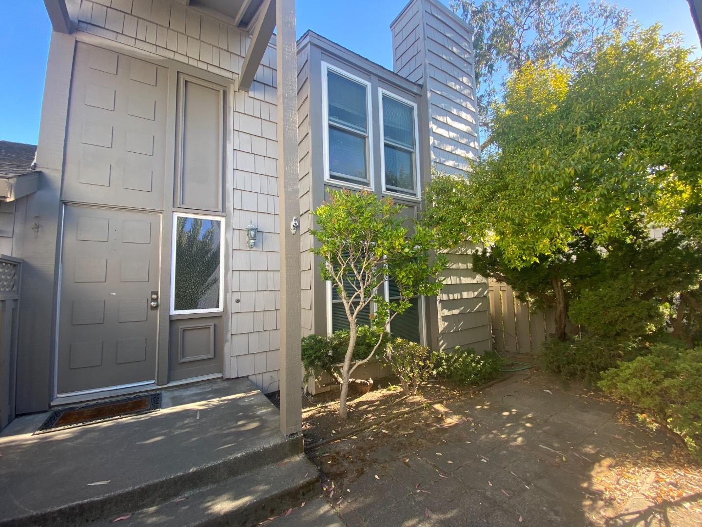 982 Marquette LN