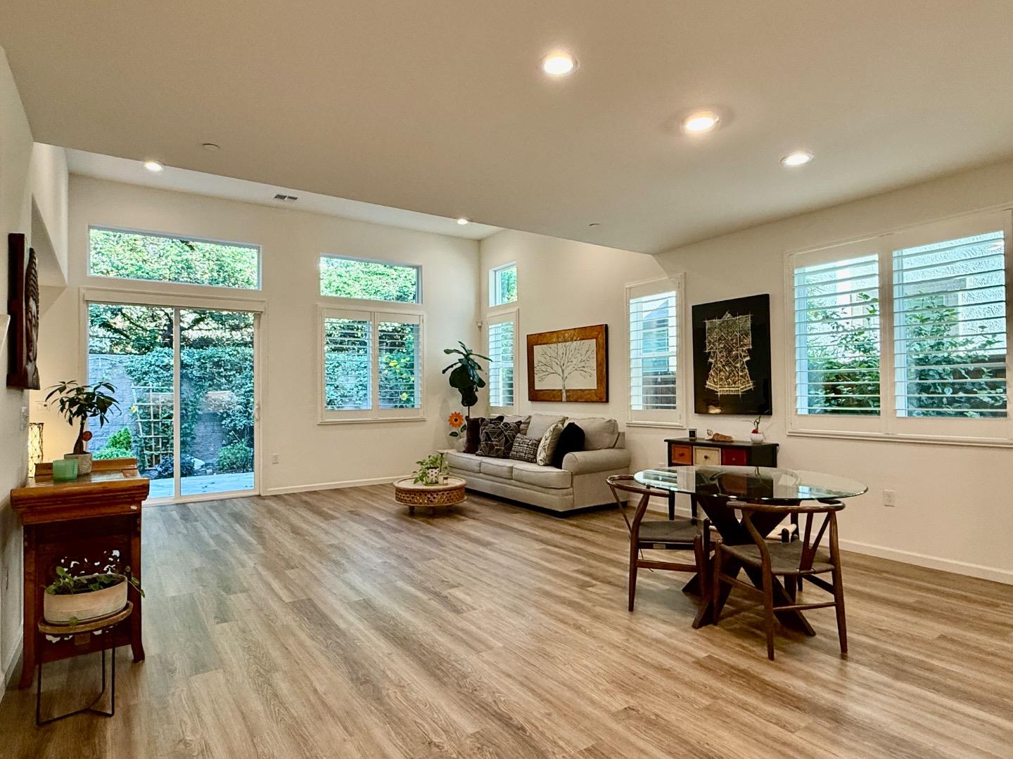 2700 Alexia LN