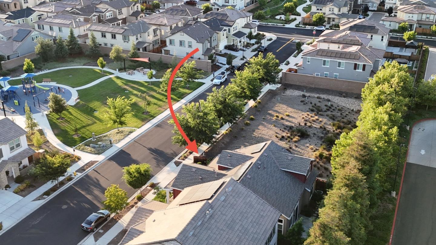 2700 Alexia LN
