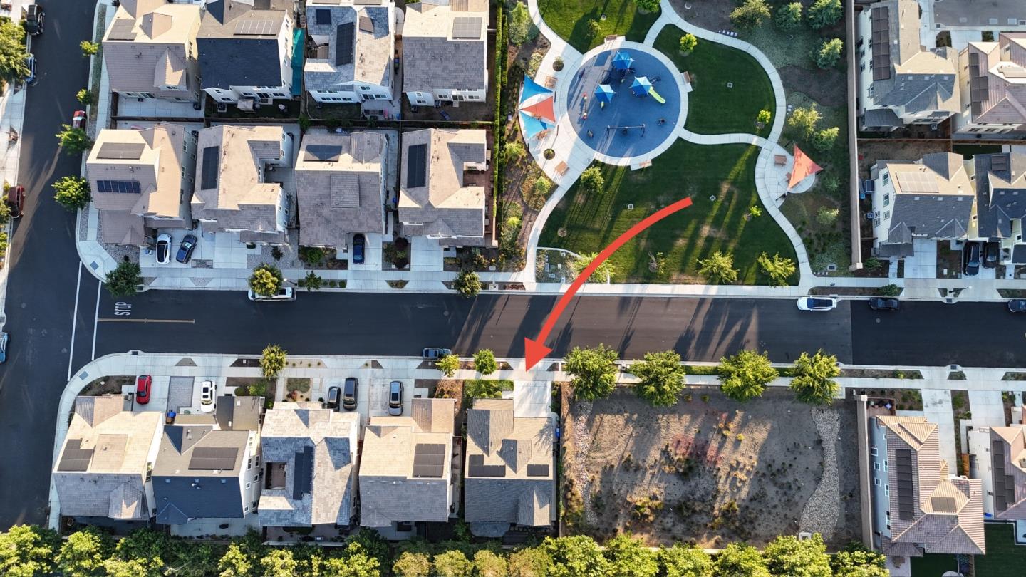 2700 Alexia LN