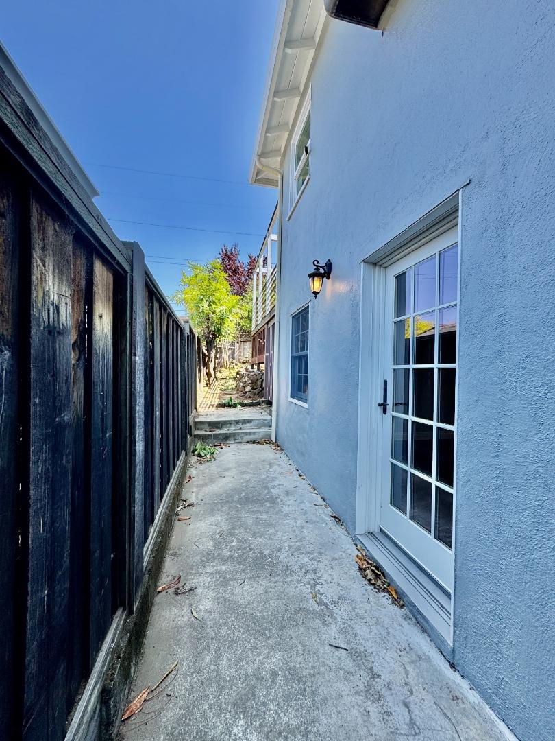 615 Hobart Avenue