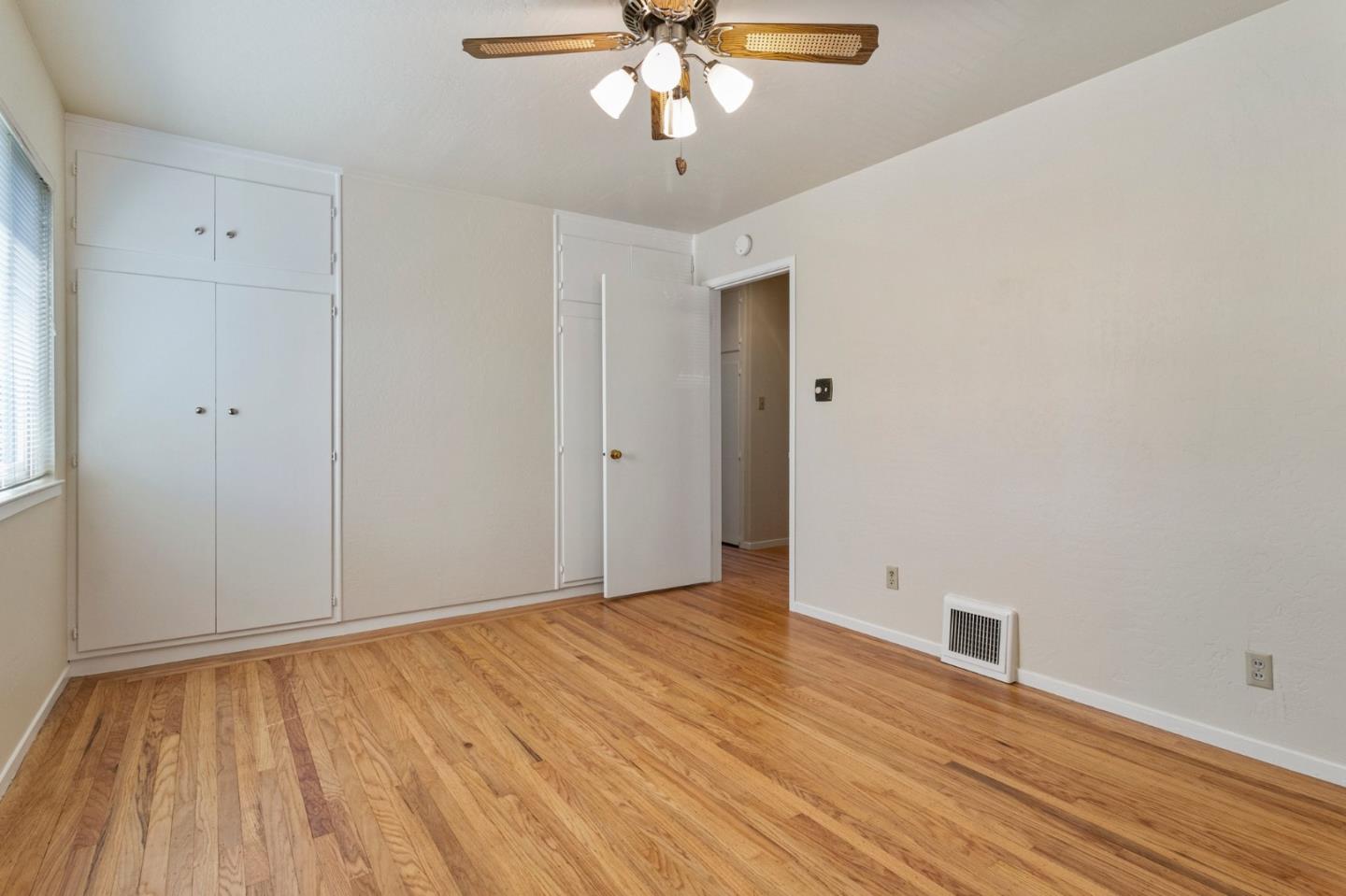 1118 Alameda De Las Pulgas