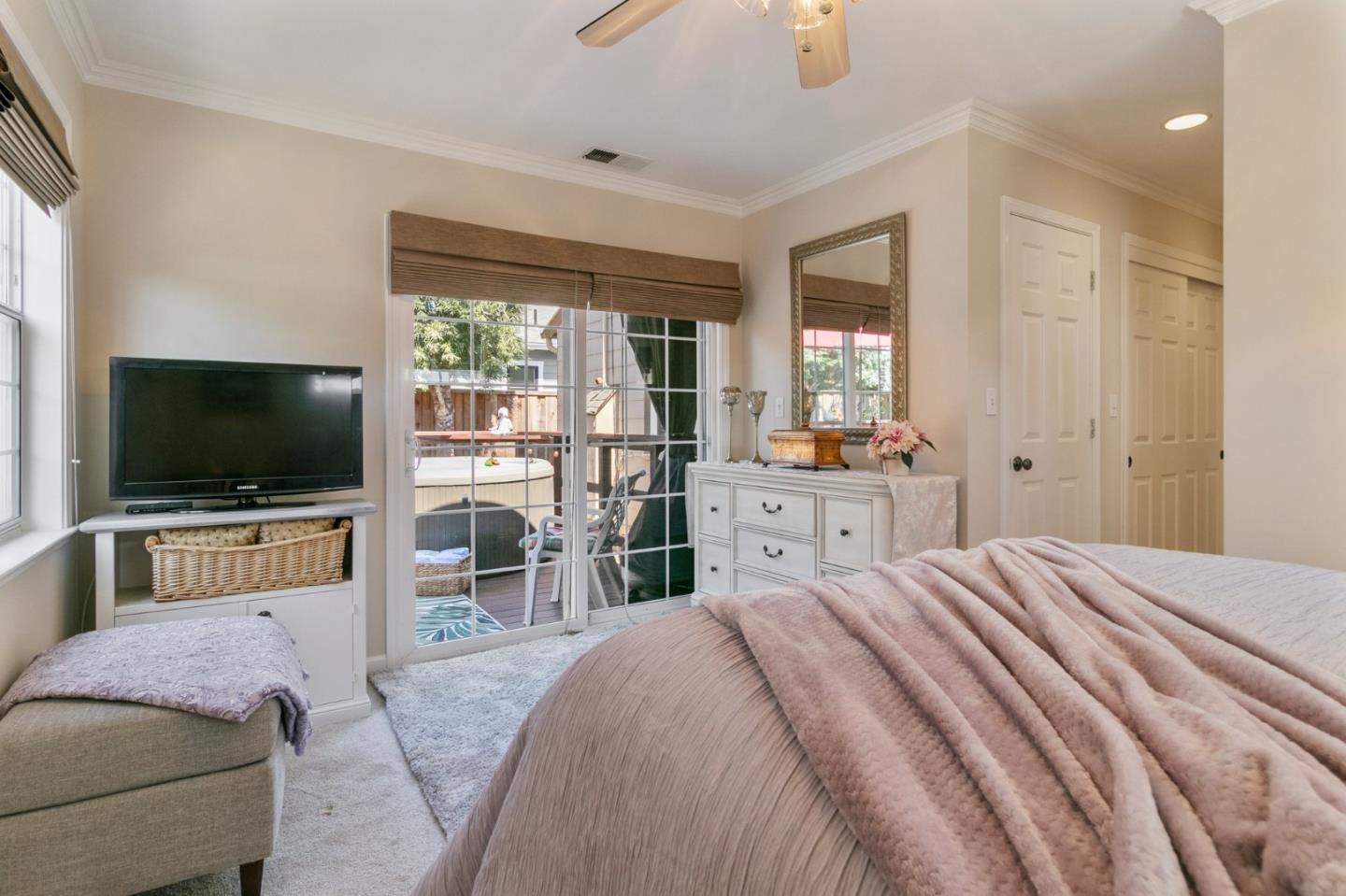 141 Knoll Circle