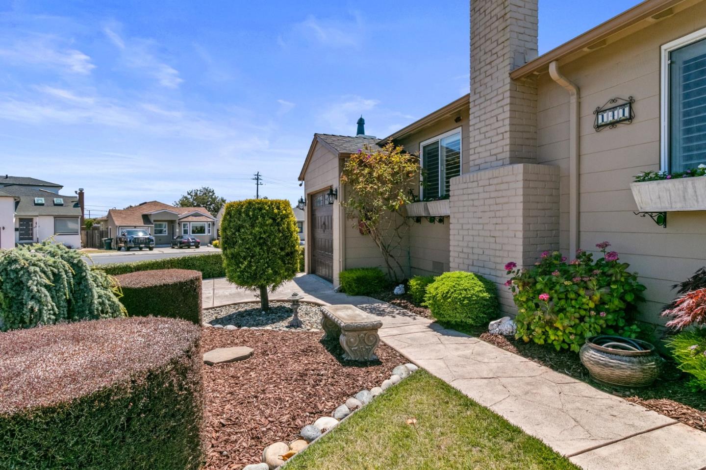 141 Knoll Circle