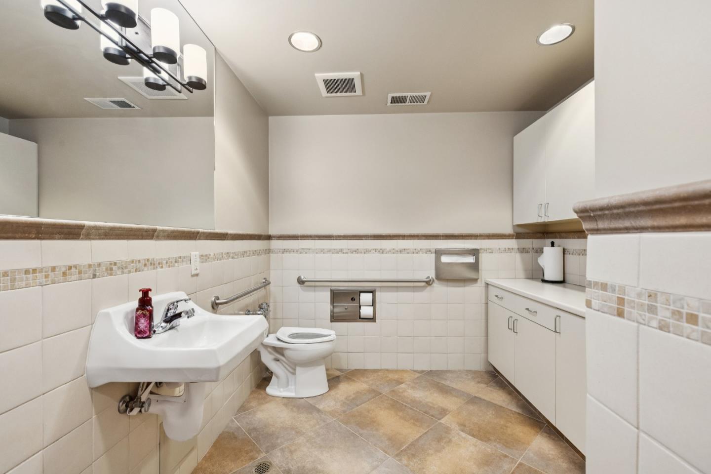 550 Price Avenue