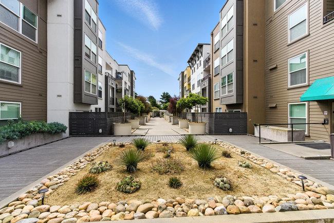 8200 Oceanview Terrace 321