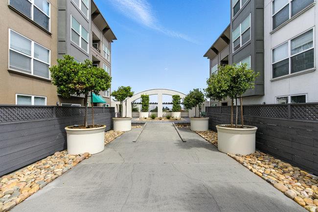 8200 Oceanview Terrace 321