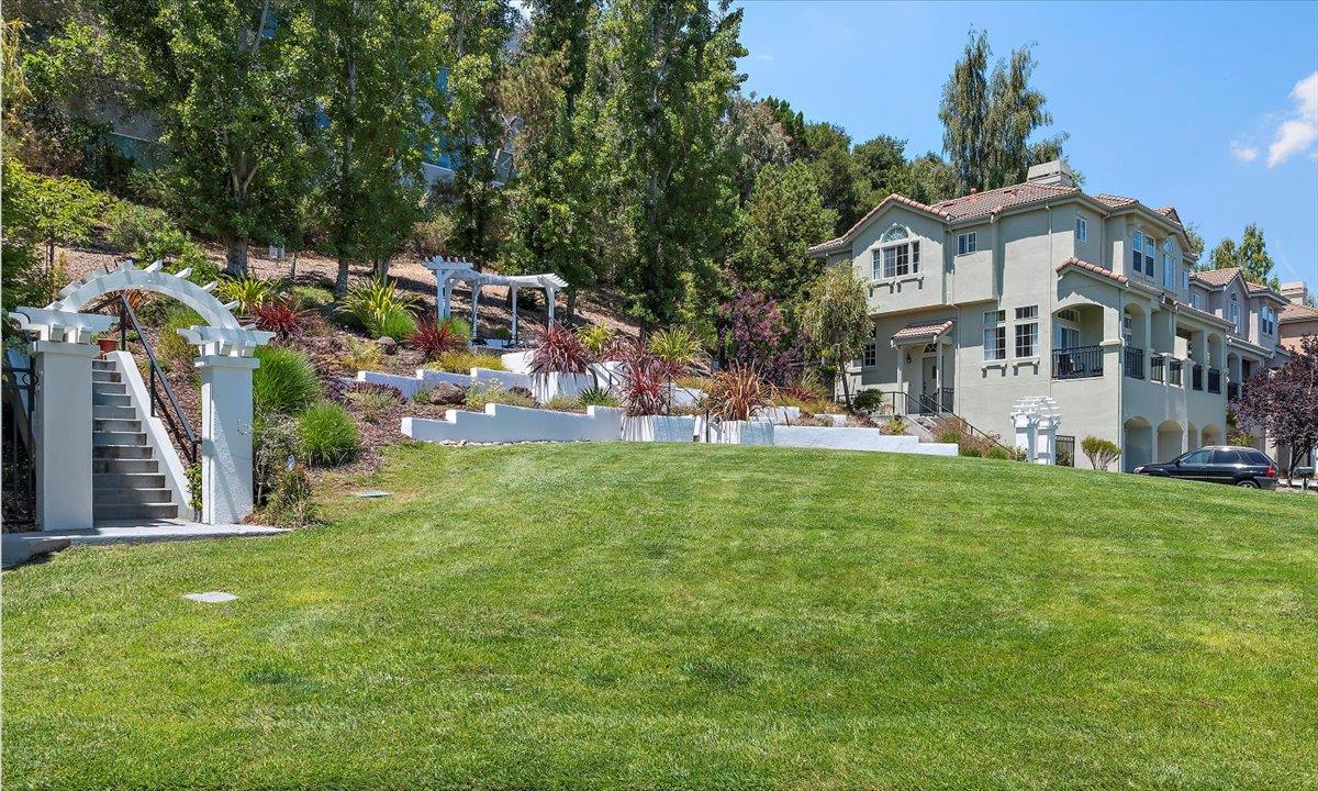 14 Arroyo View Circle