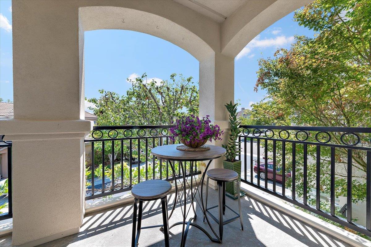 14 Arroyo View Circle