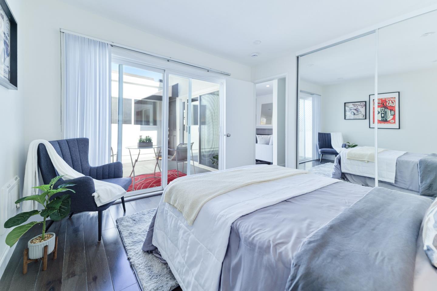 1919 Alameda De Las Pulgas 26