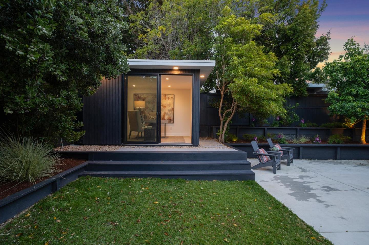 1651 Lexington