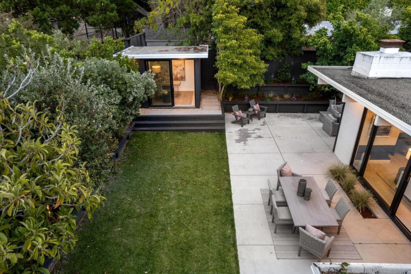 1651 Lexington