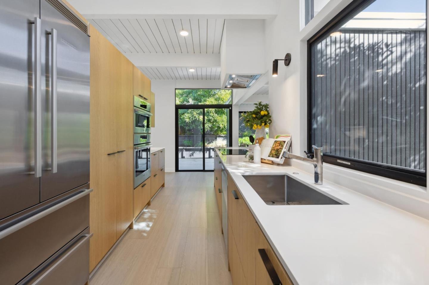 1651 Lexington