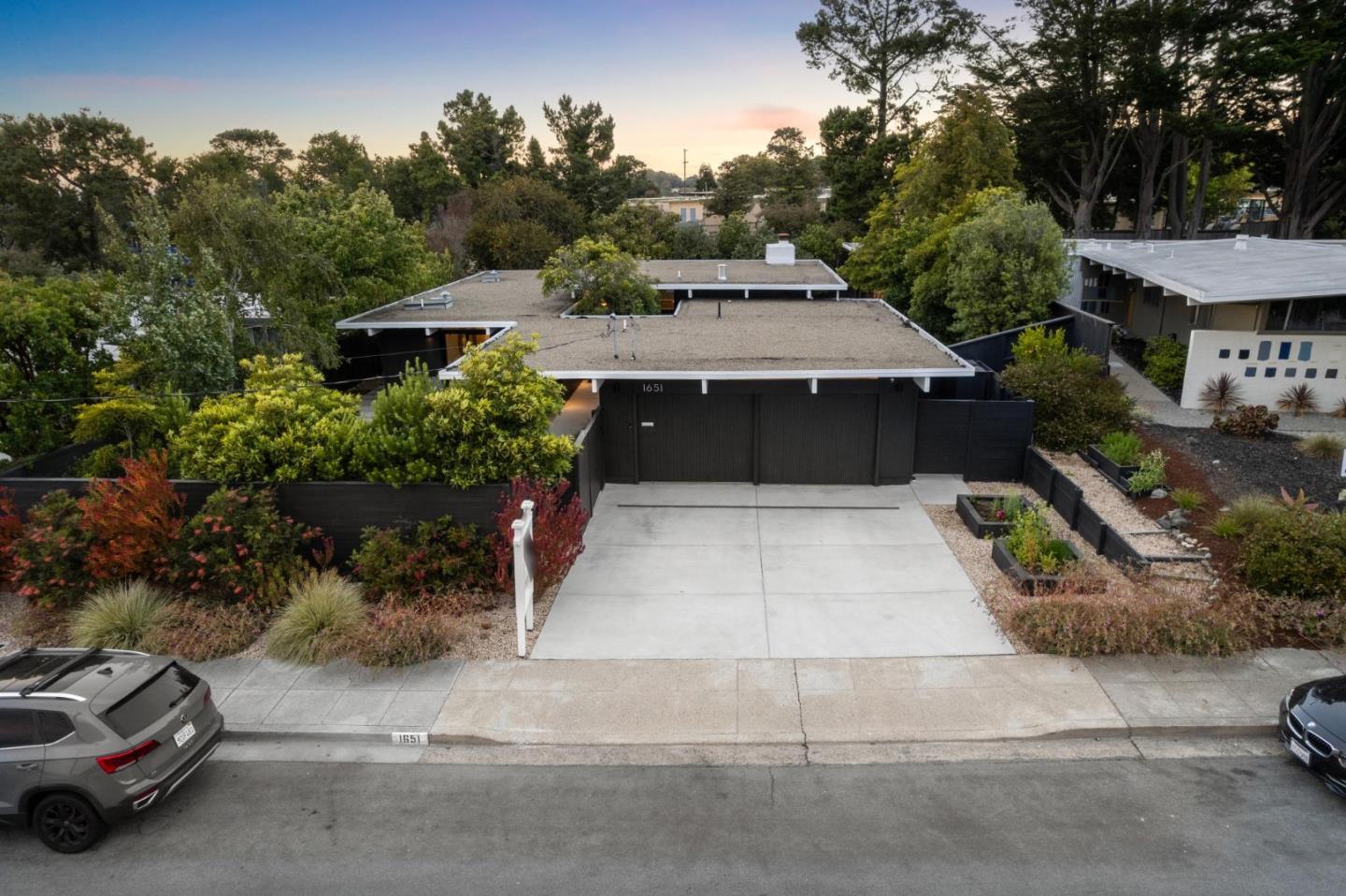 1651 Lexington