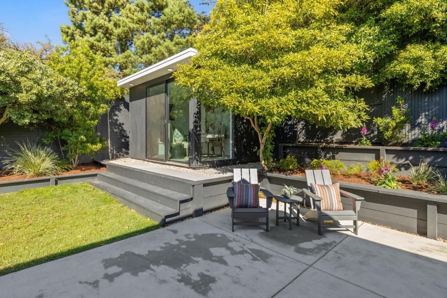 1651 Lexington