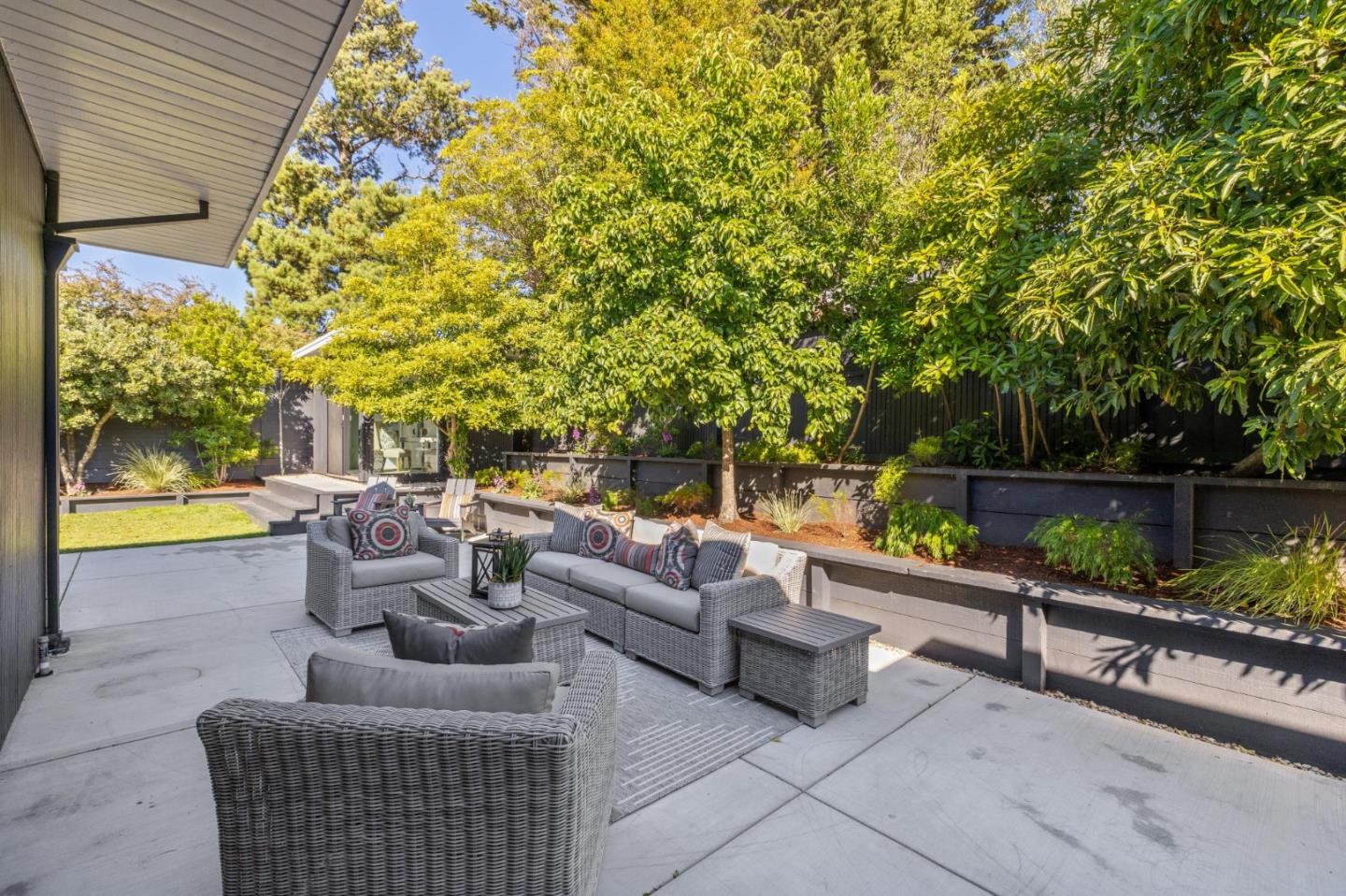 1651 Lexington