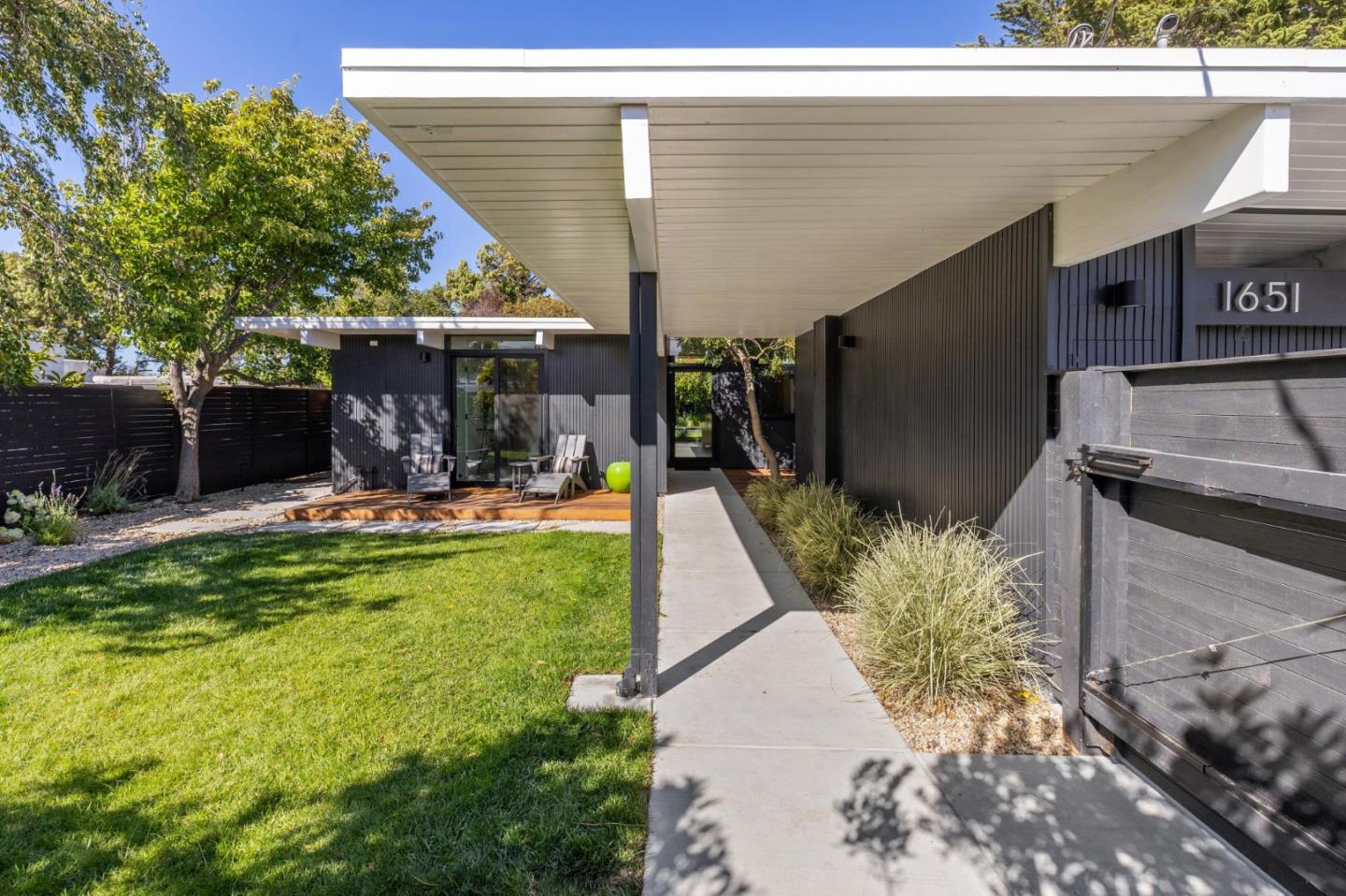 1651 Lexington