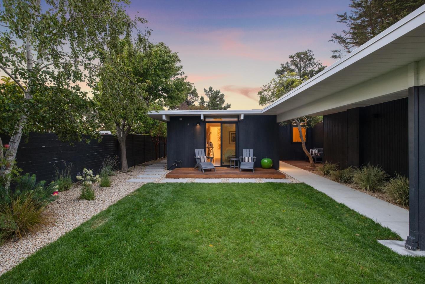 1651 Lexington