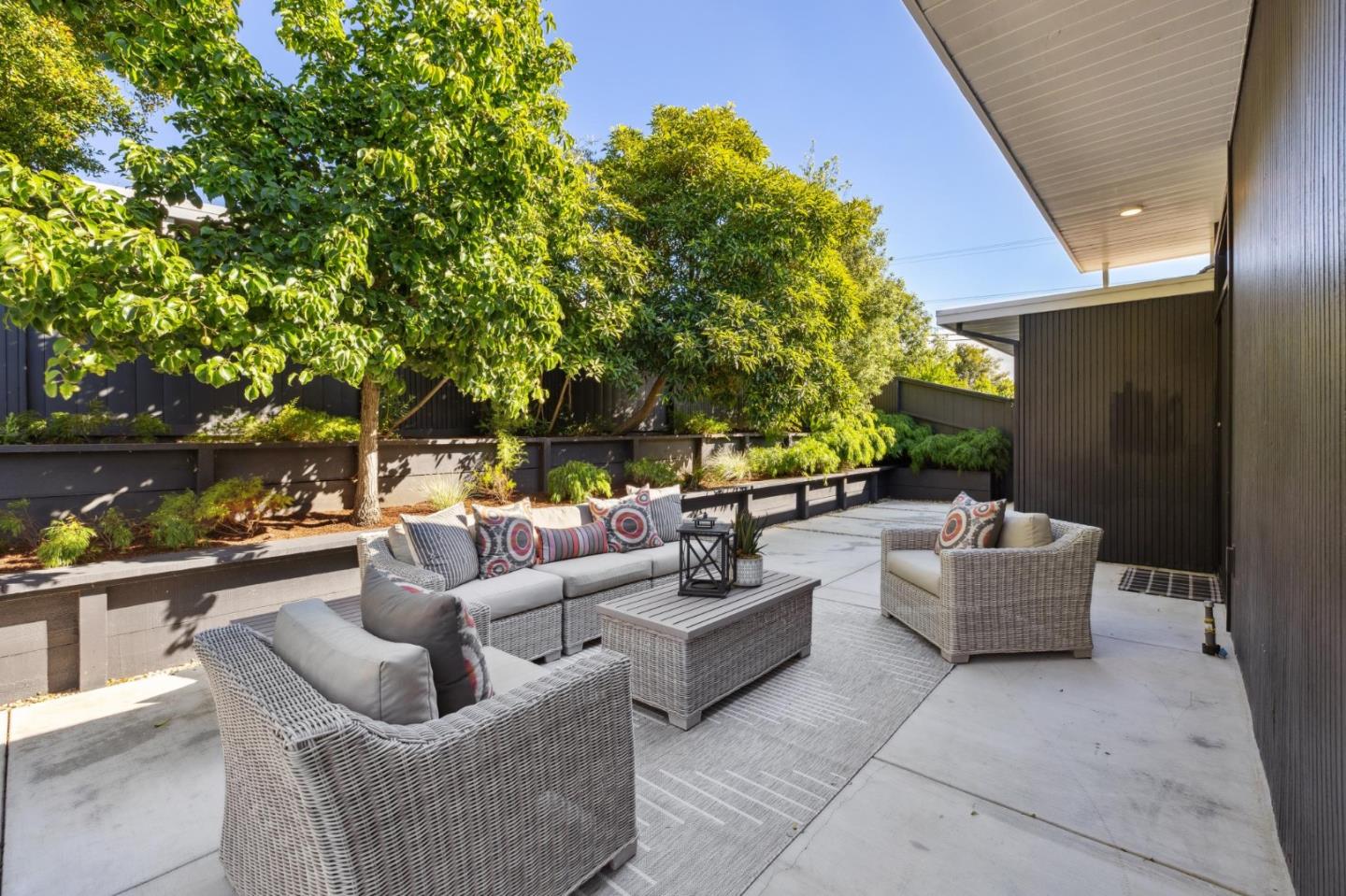 1651 Lexington
