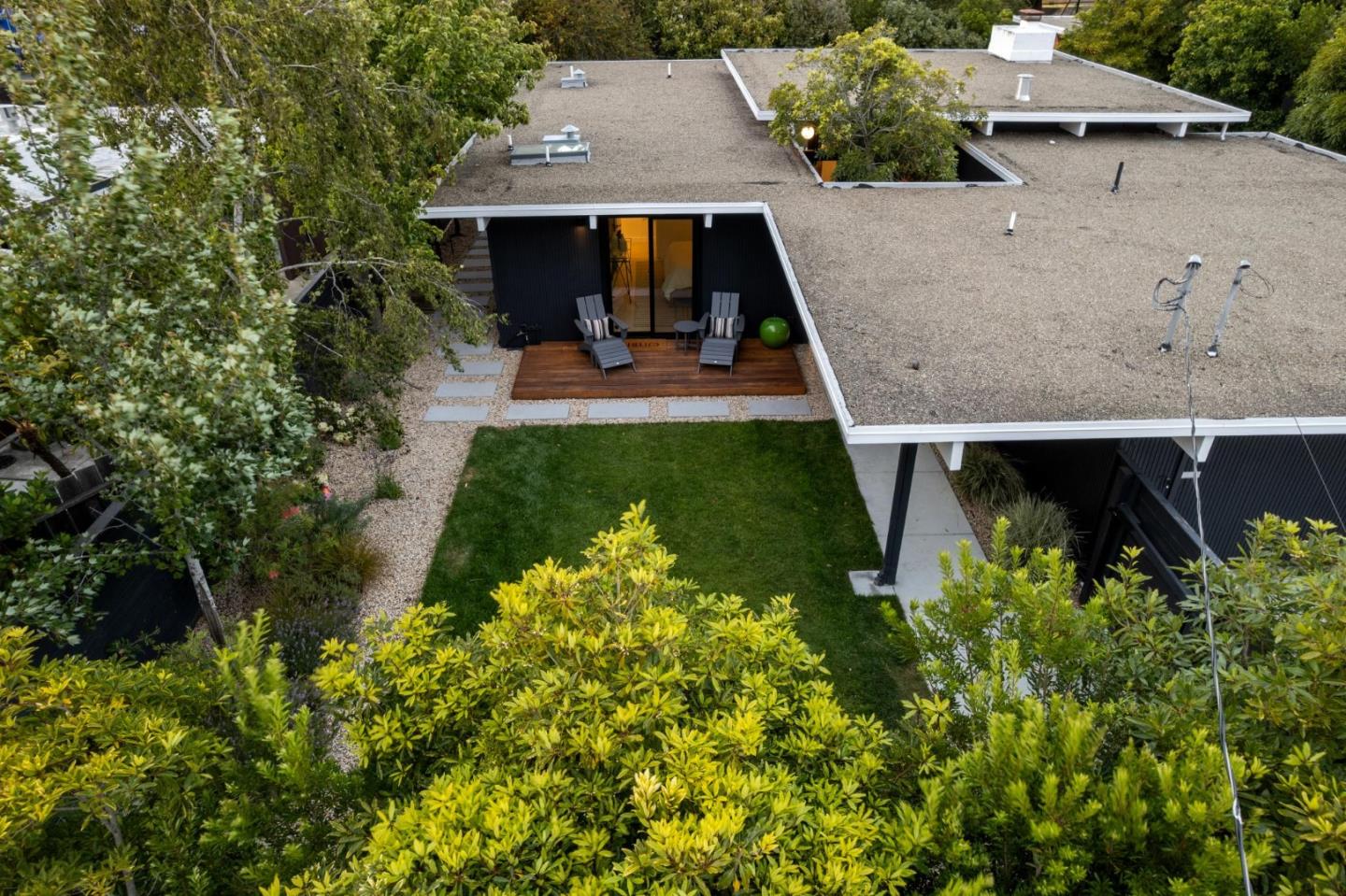 1651 Lexington