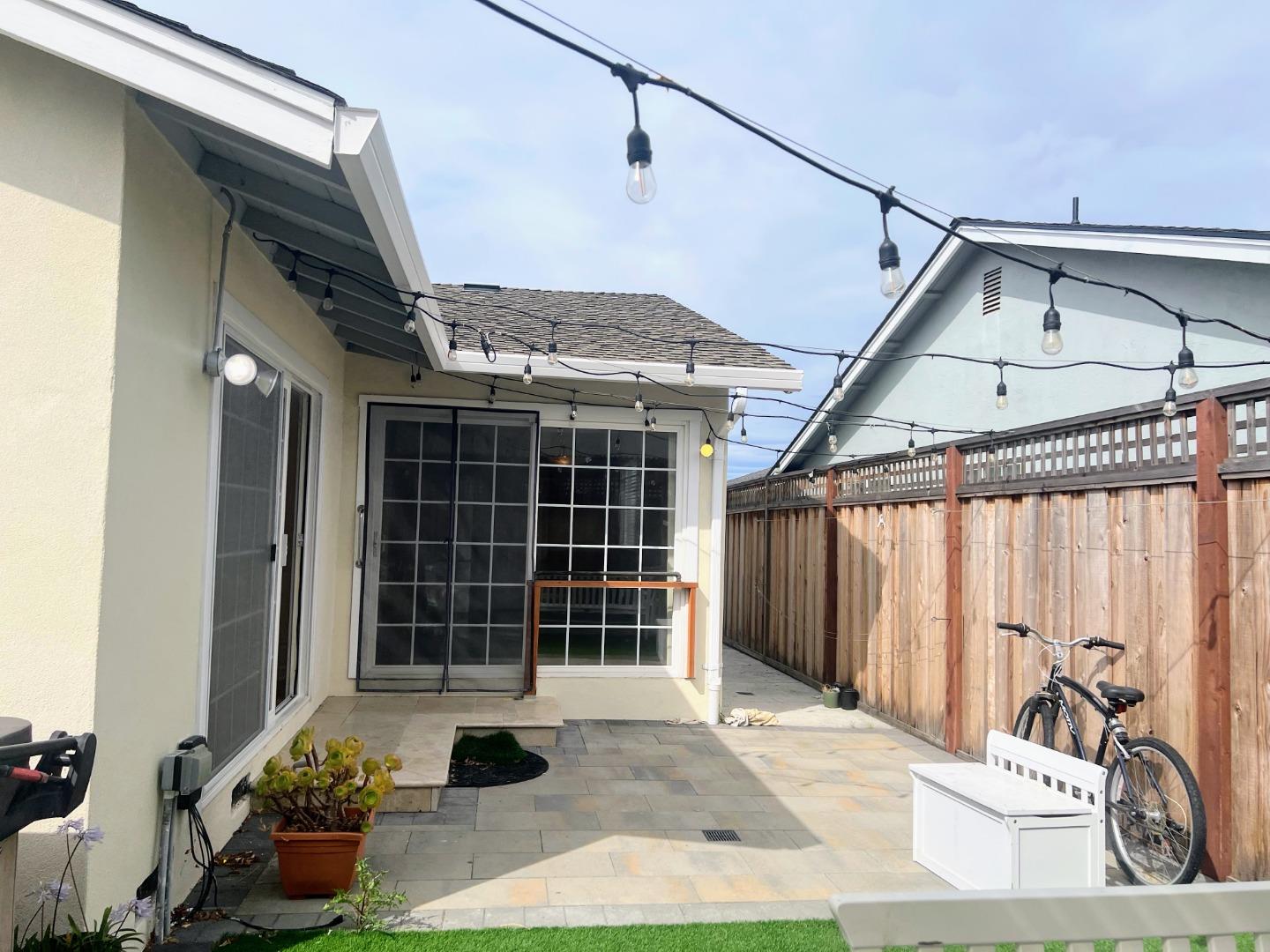 906 Crane Avenue