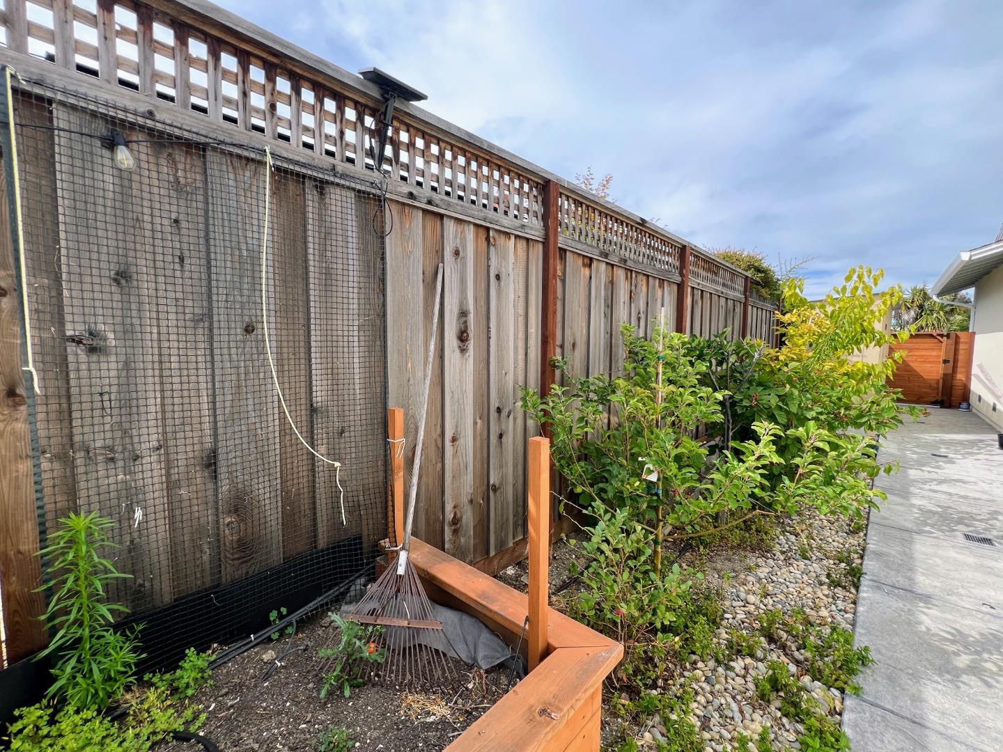 906 Crane Avenue