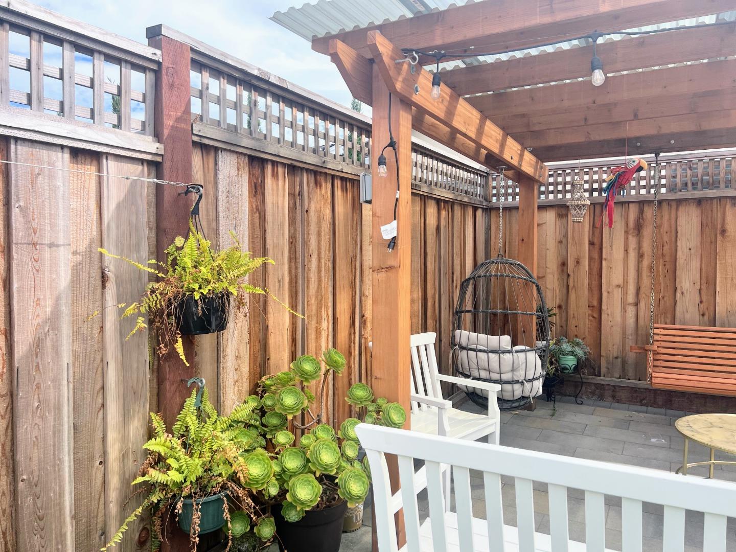 906 Crane Avenue