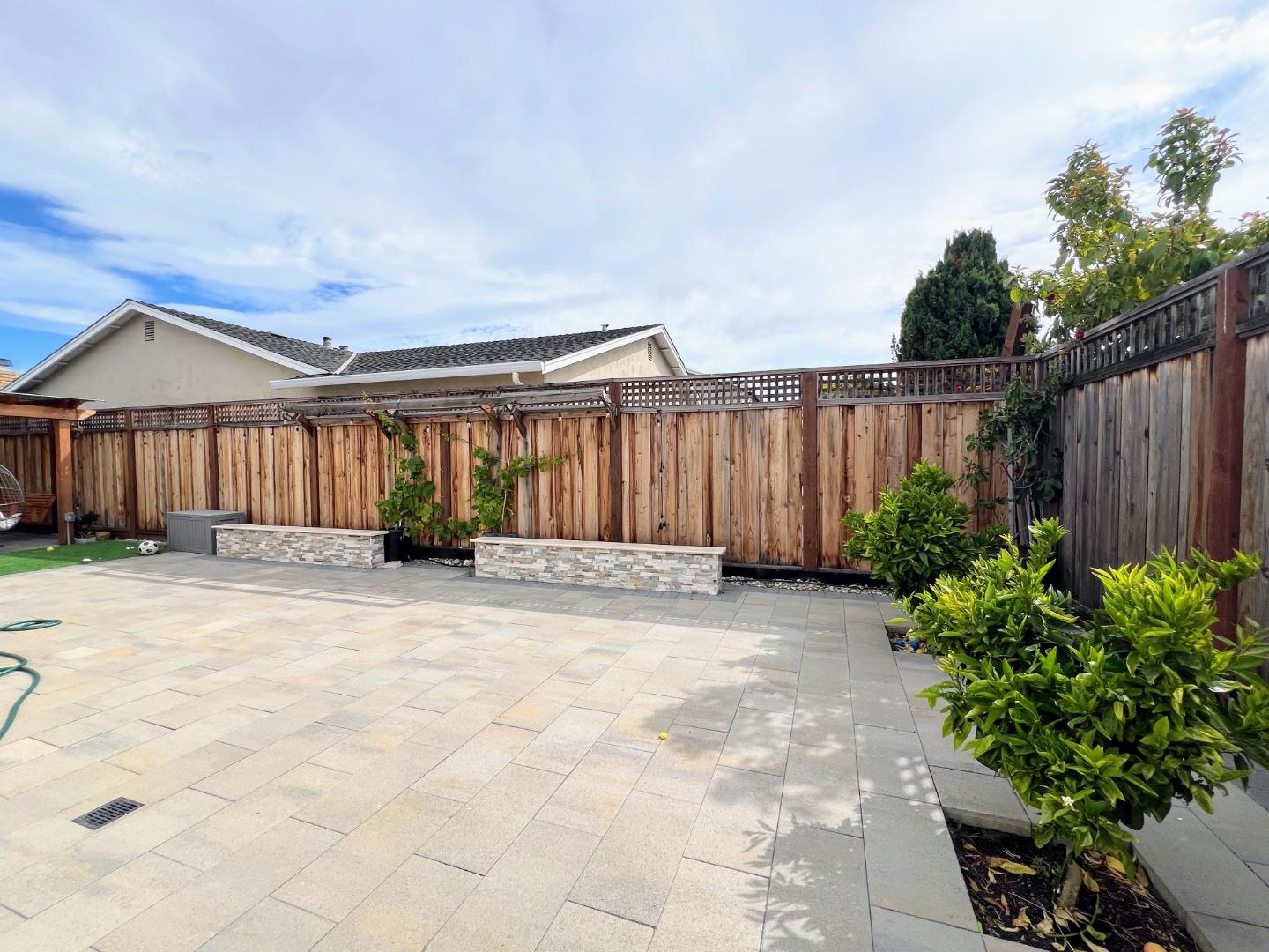 906 Crane Avenue