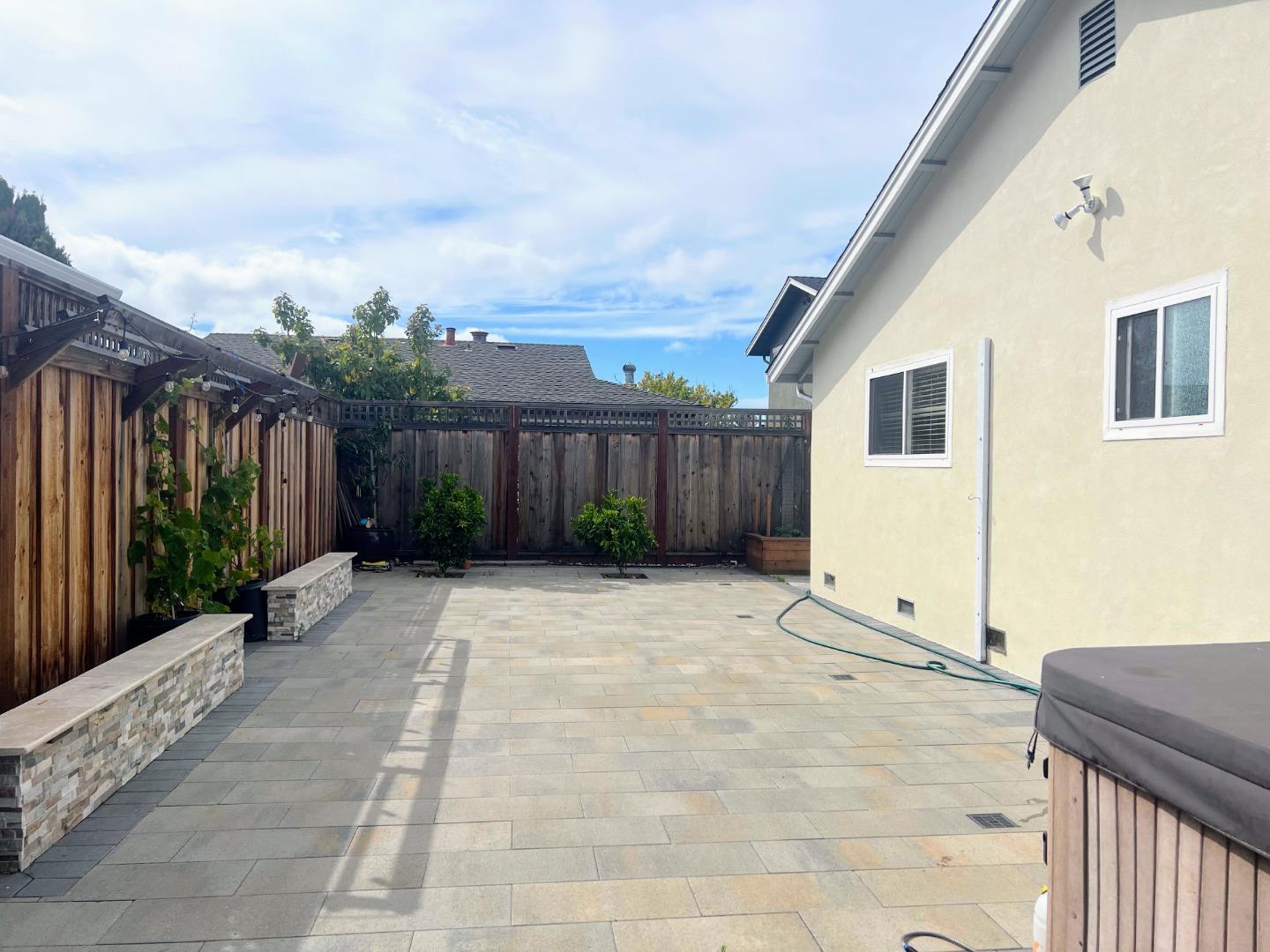 906 Crane Avenue